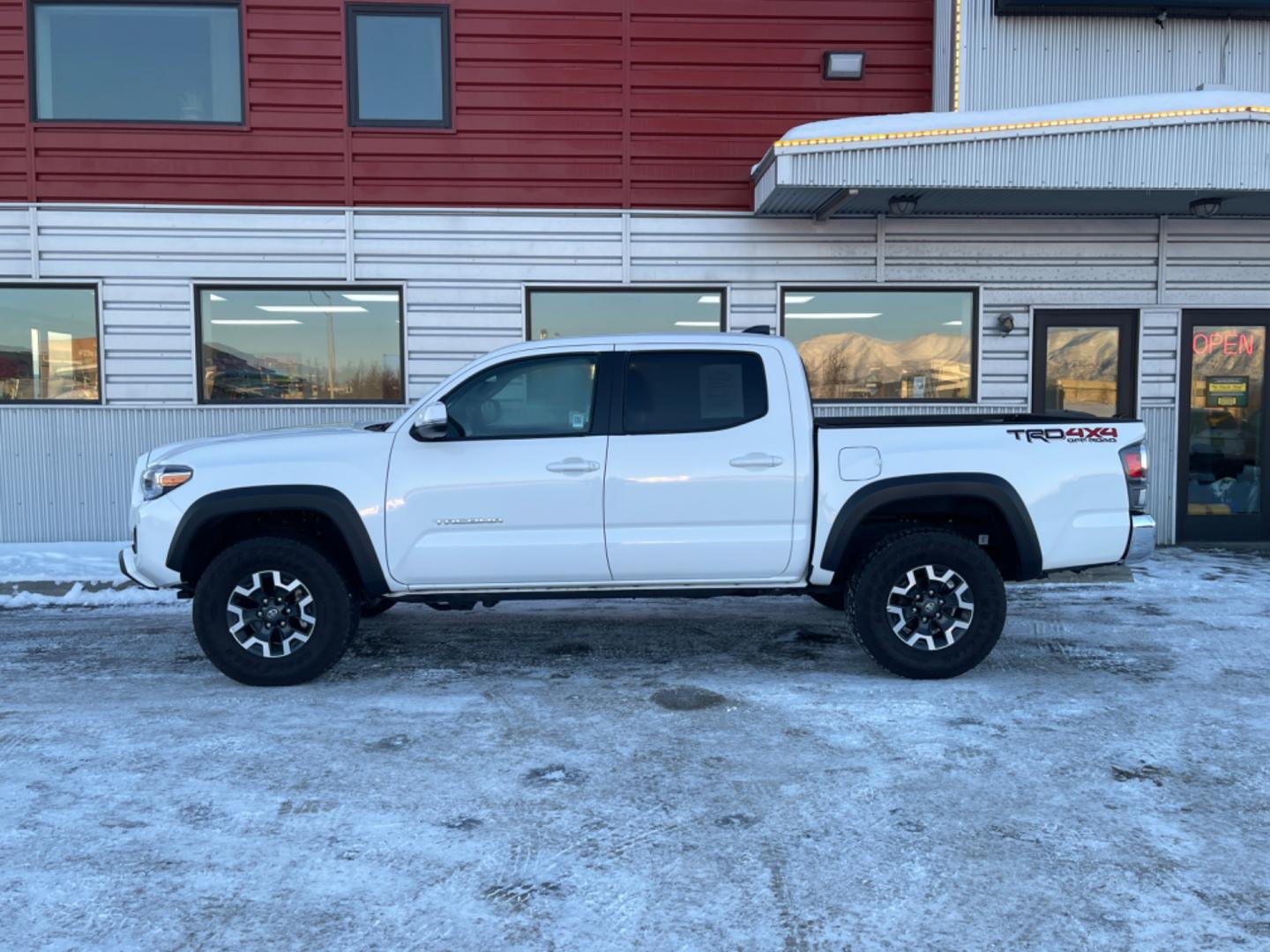 2022 WHITE TOYOTA TACOMA TRD off road V6 (3TMCZ5AN1NM) with an 3.5L engine, Automatic transmission, located at 1960 Industrial Drive, Wasilla, 99654, (907) 274-2277, 61.573475, -149.400146 - Photo#1